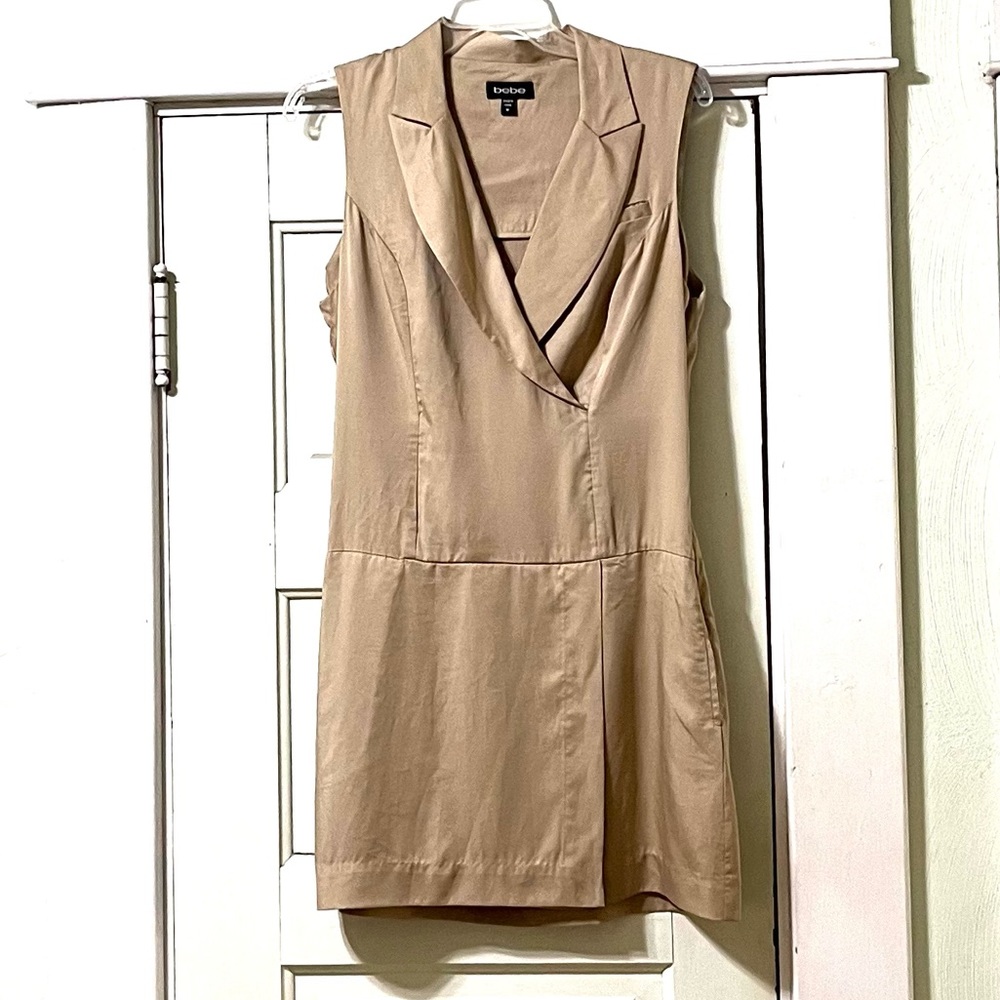 EUC. Bebe faux wrap mini dress. Size M.